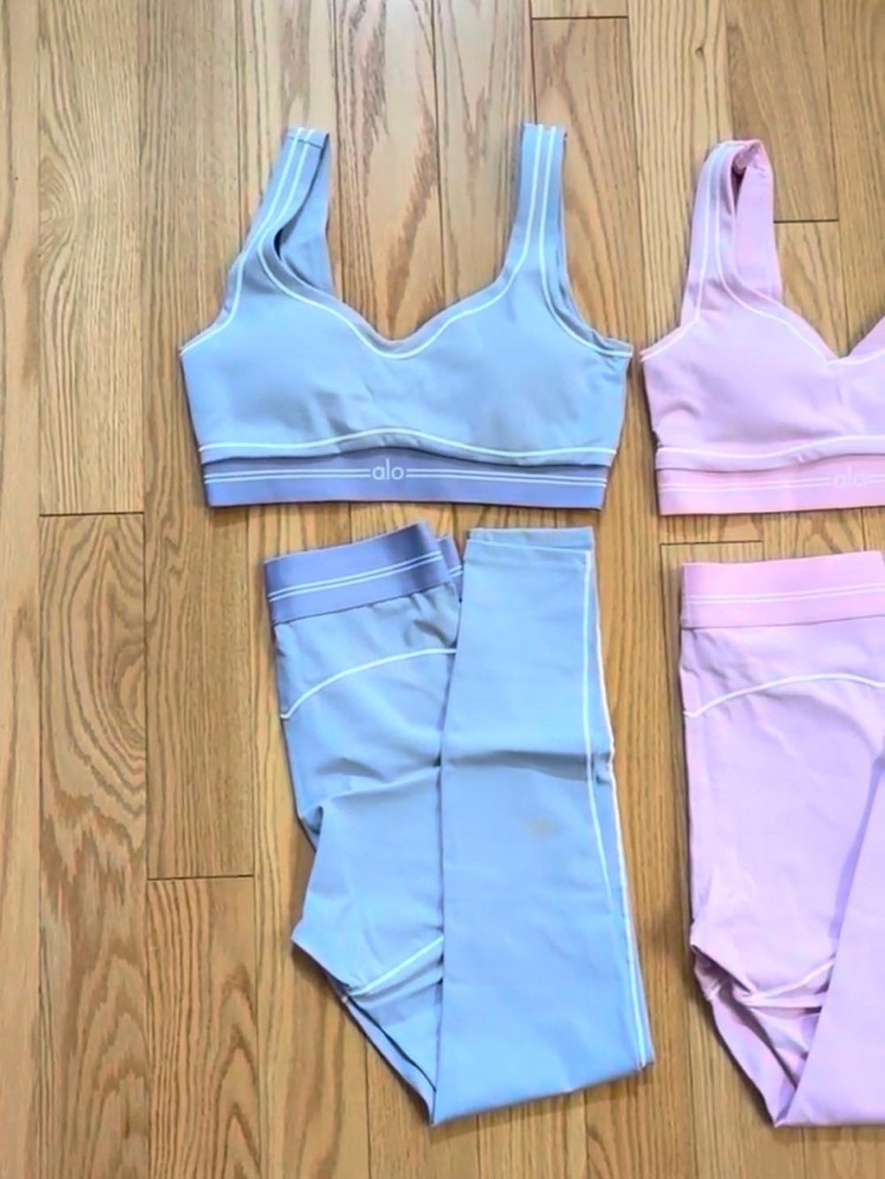 ALO Yoga Seamless V-Neck Sports Bra & Legging Sets - Light Blue, Pink, Black - Picture 2 of 4